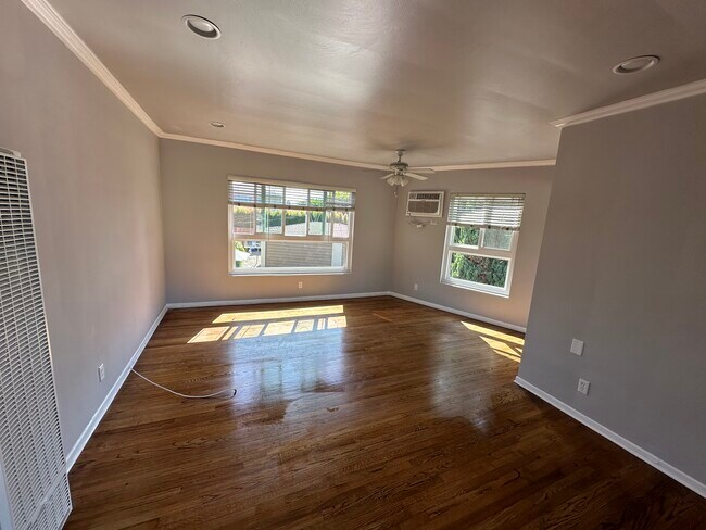 Foto del edificio - 5804 W 78th Pl