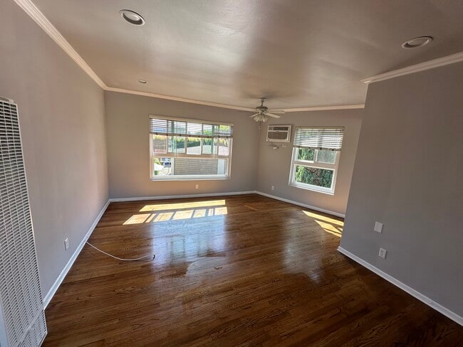 Building Photo - 5804 W 78th Pl