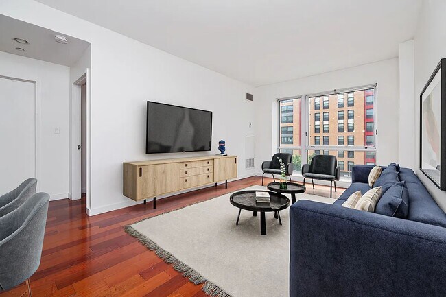 Foto del edificio - 2130 Adam Clayton Powell Jr Blvd