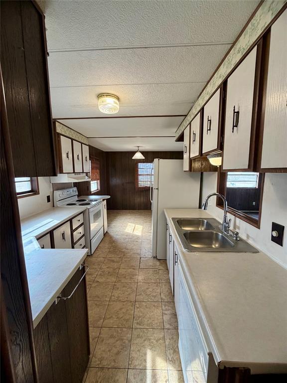 Building Photo - 83 Roots Rd