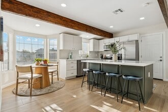 Building Photo - 2929 N 55th Pl