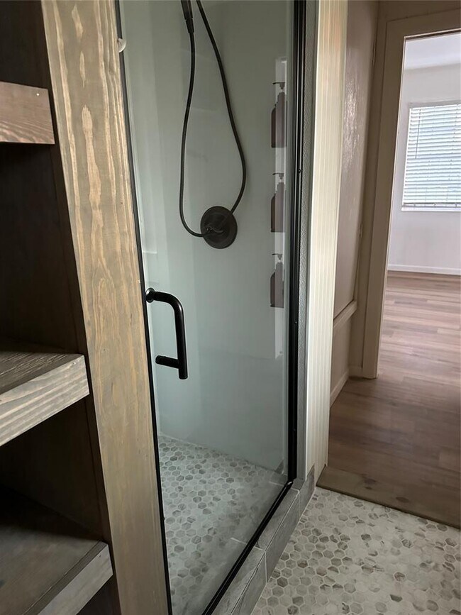 Foto del edificio - 161 Alexander Dr