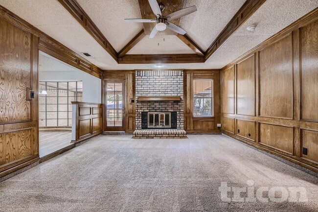 Foto del edificio - 736 Highland Crest Dr