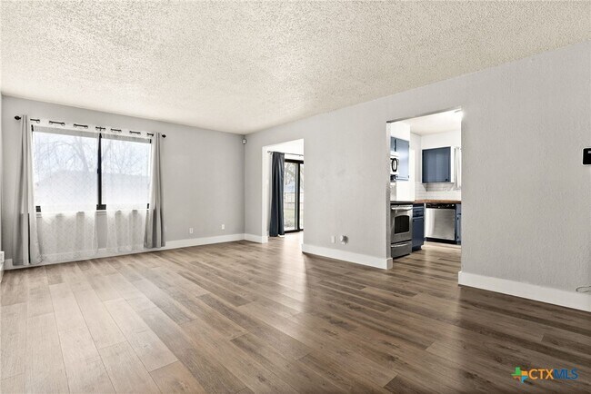 Foto del edificio - 2606 Lake Rd