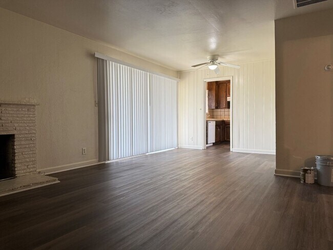 Foto del edificio - Available NOW! 4/2 With New Exterior Paint!!