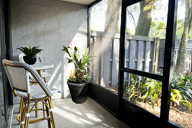 Building Photo - Woodland Villas