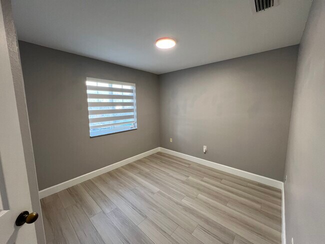 Foto del edificio - 11119 W Okeechobee Rd