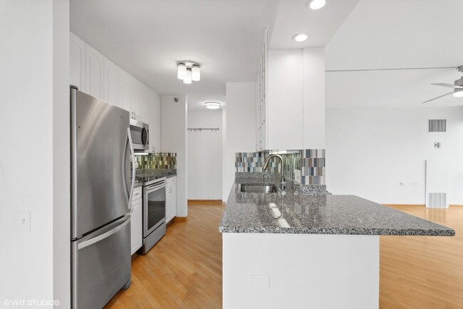 Building Photo - 1122 N Clark St