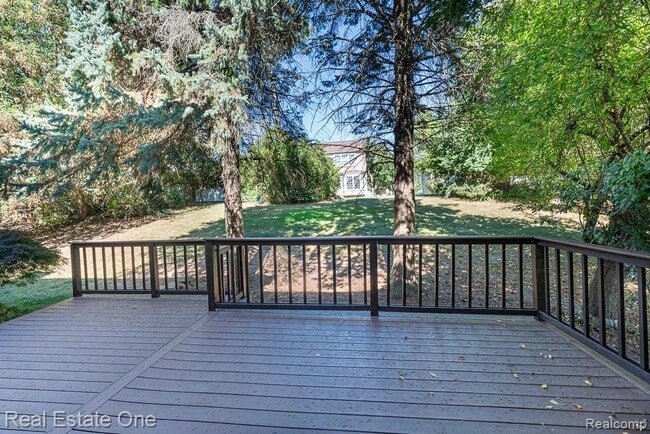 Building Photo - 619 Whitney Dr