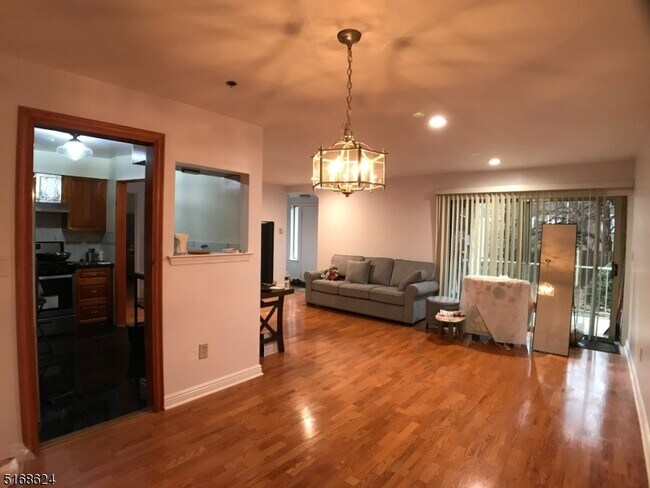 Building Photo - 404 N Lafayette Rd