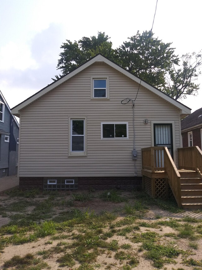 Building Photo - 3009 Hurlbut St