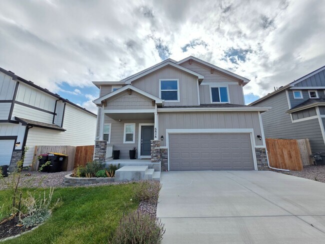 Foto del edificio - Gorgeous 4 Bed 3 bath Home In Lorson Ranch!!