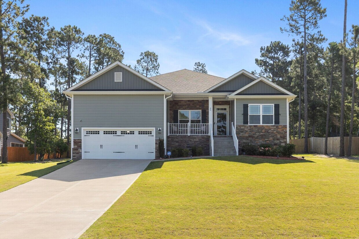 Foto principal - Beautiful 3 Bedroom 2 Bath Ranch