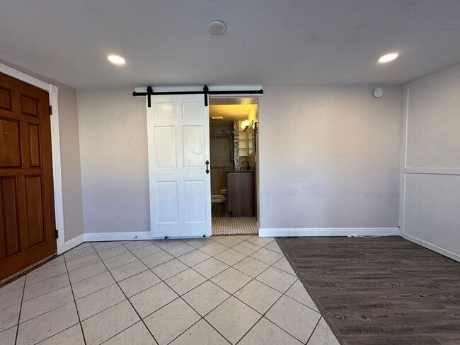 Foto del edificio - 3035 1/2 W 64th Ave