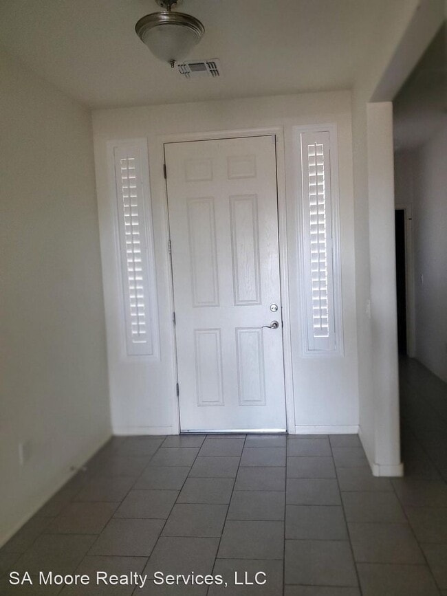 Building Photo - 3 br, 2.5 bath House - 4400 S Saginaw Hill Dr