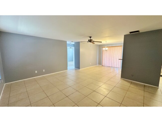 Foto del edificio - Available Now! 3 Bedroom/2 Bath SW Cape Coral