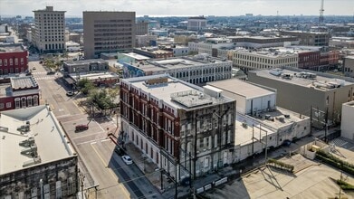 Building Photo - 2206 The Strand