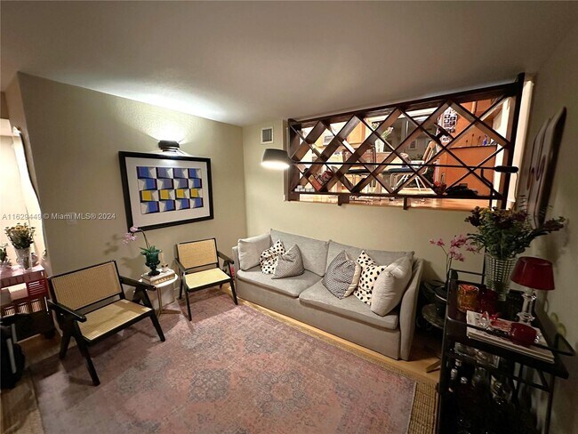 Foto del edificio - 400 Valencia Ave