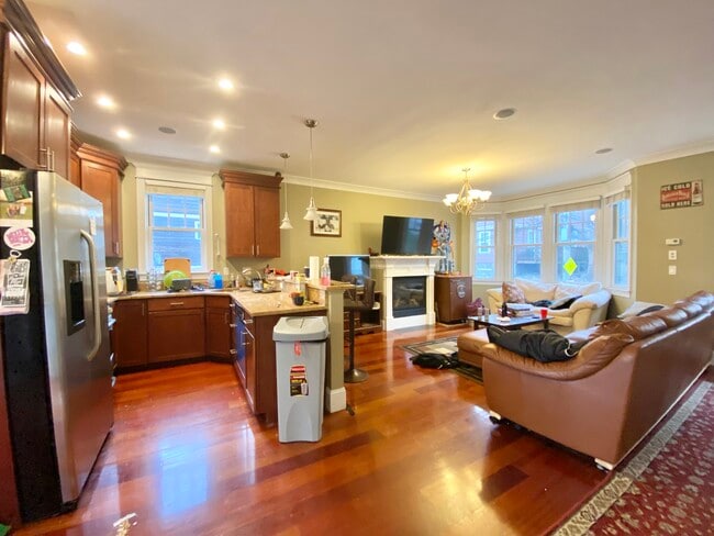 Building Photo - 15 Eldora St