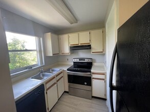 Building Photo - 245 Spring Dr