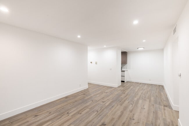 Foto del edificio - Experience Modern Living: Renovated 1 & 2 Bedroom Homes in Prime Culver City!