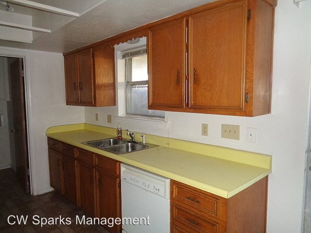 Building Photo - 4037-4037 Ovid Ave