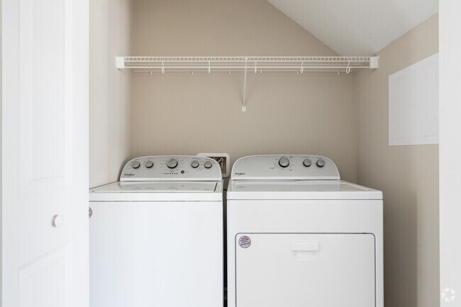 1HAB, 1BA - 630SF - ADA - Royal Oak Apartments