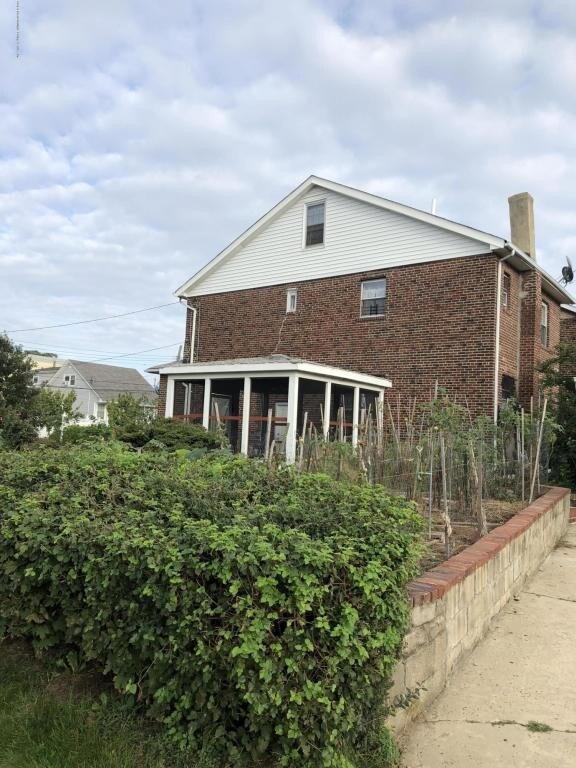 Primary Photo - 352 Liberty Ave