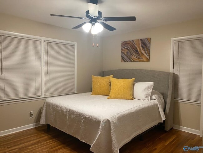 Foto del edificio - 2201 Shady Ln Dr NW