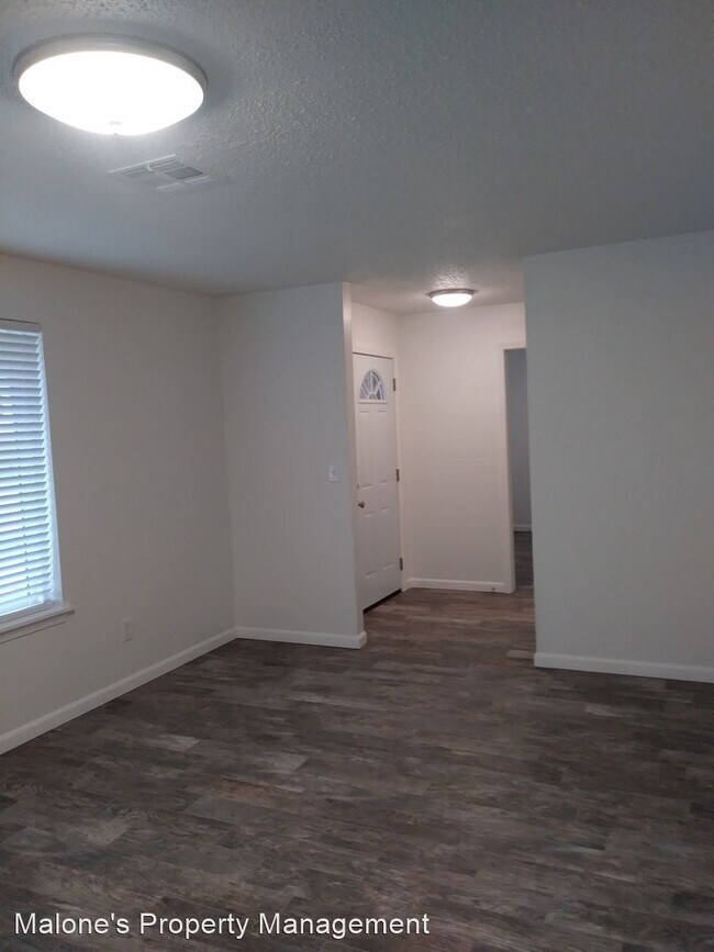 Building Photo - 3 br, 1.5 bath House - 3805 Chetwood Dr.