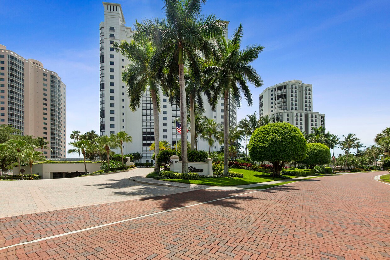 Foto principal - 8473 Bay Colony Dr