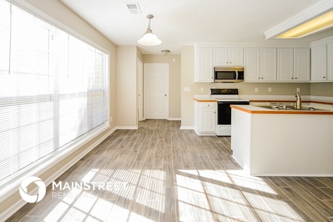 Building Photo - 1604 Madison Dr