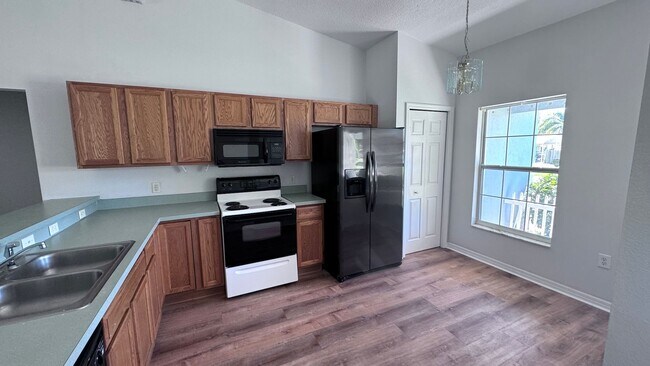 Foto del edificio - Charming 3/2 House with Updated Flooring with Room to Park a Boat to Trailer in Saint Cloud