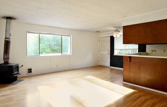 Building Photo - Spacious Loft-Style Unit Across from Fairw...