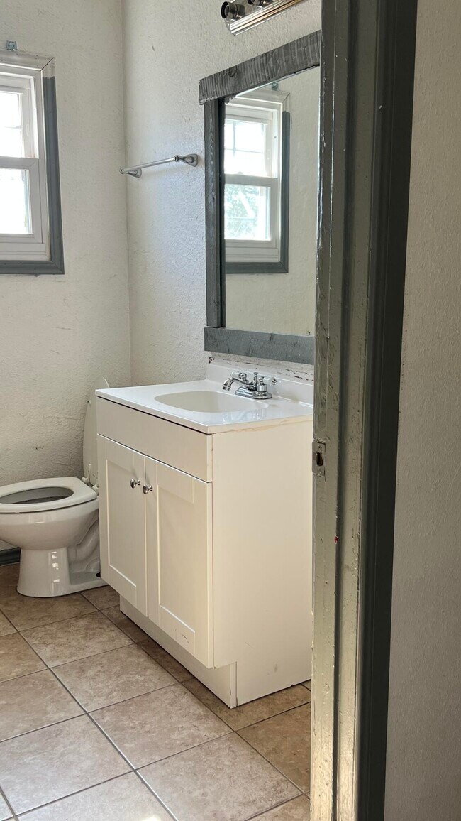 Foto del edificio - 1716 E Dartmouth St