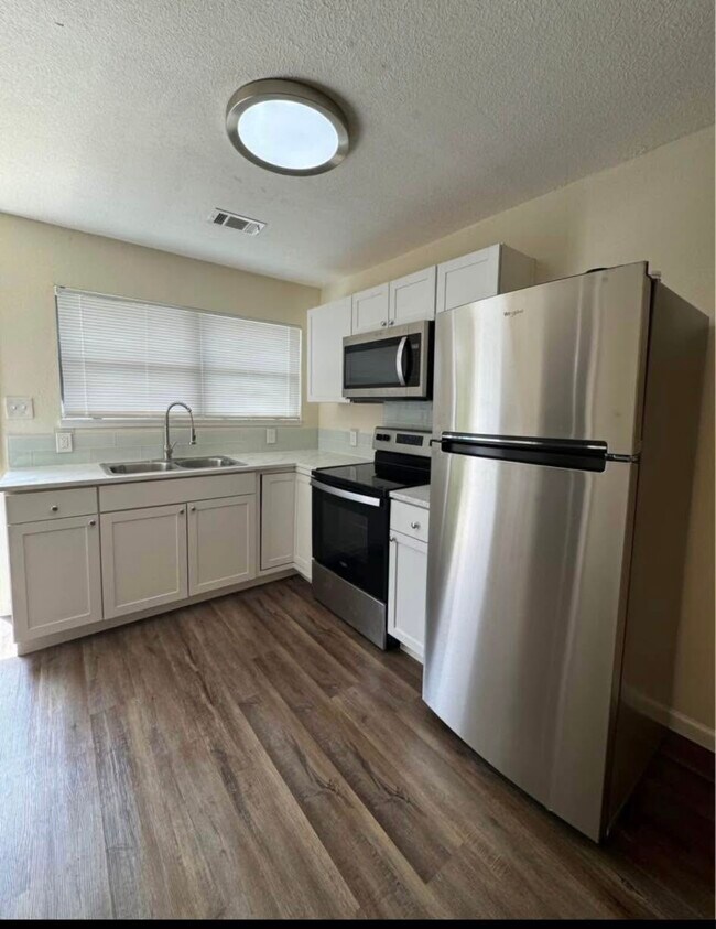 Foto del edificio - 405 Westcliff Cir