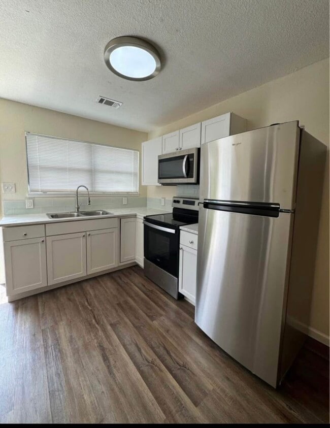 Building Photo - 405 Westcliff Cir