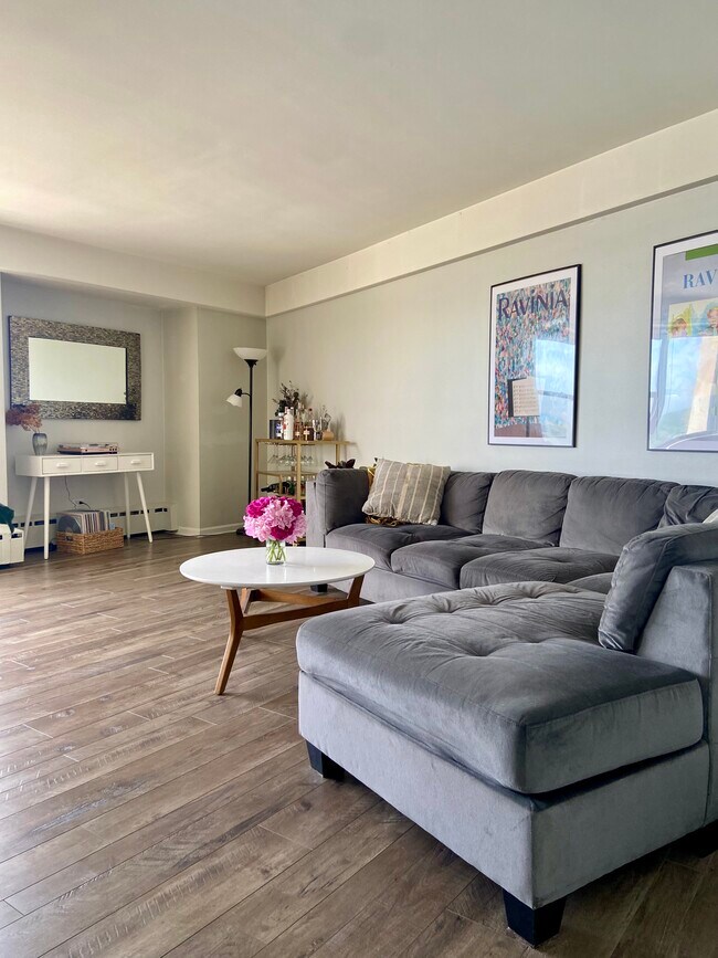 Foto del edificio - 3410 N Lake Shore Dr