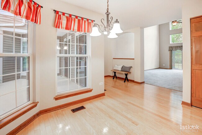 Foto del edificio - 2456 Wilton Ln