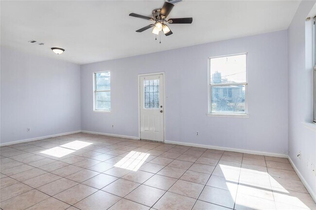 Building Photo - 6427 Waldron Dr
