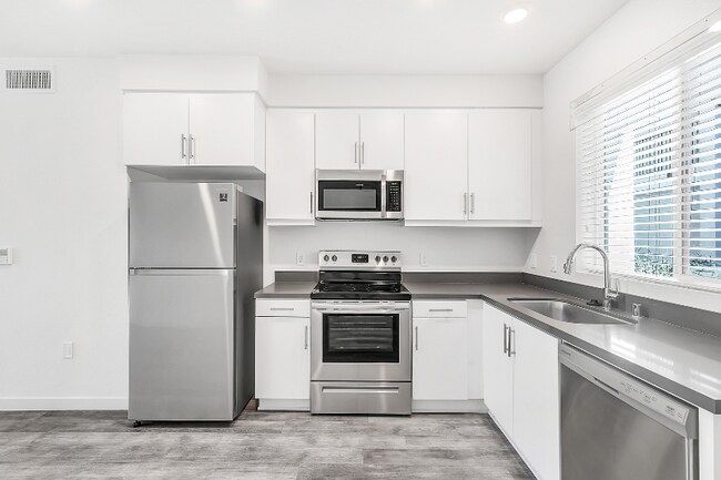 Foto del edificio - 1249 W 39th Pl