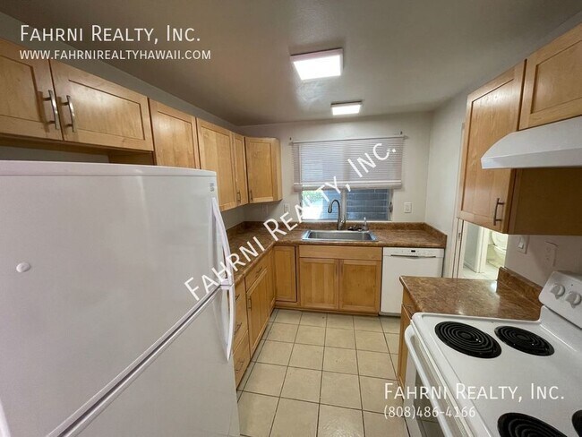 Building Photo - Spruce Ridge 2 Bedroom Town Home With Sing...