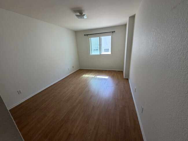 Foto del edificio - 543 E Walnut Ave