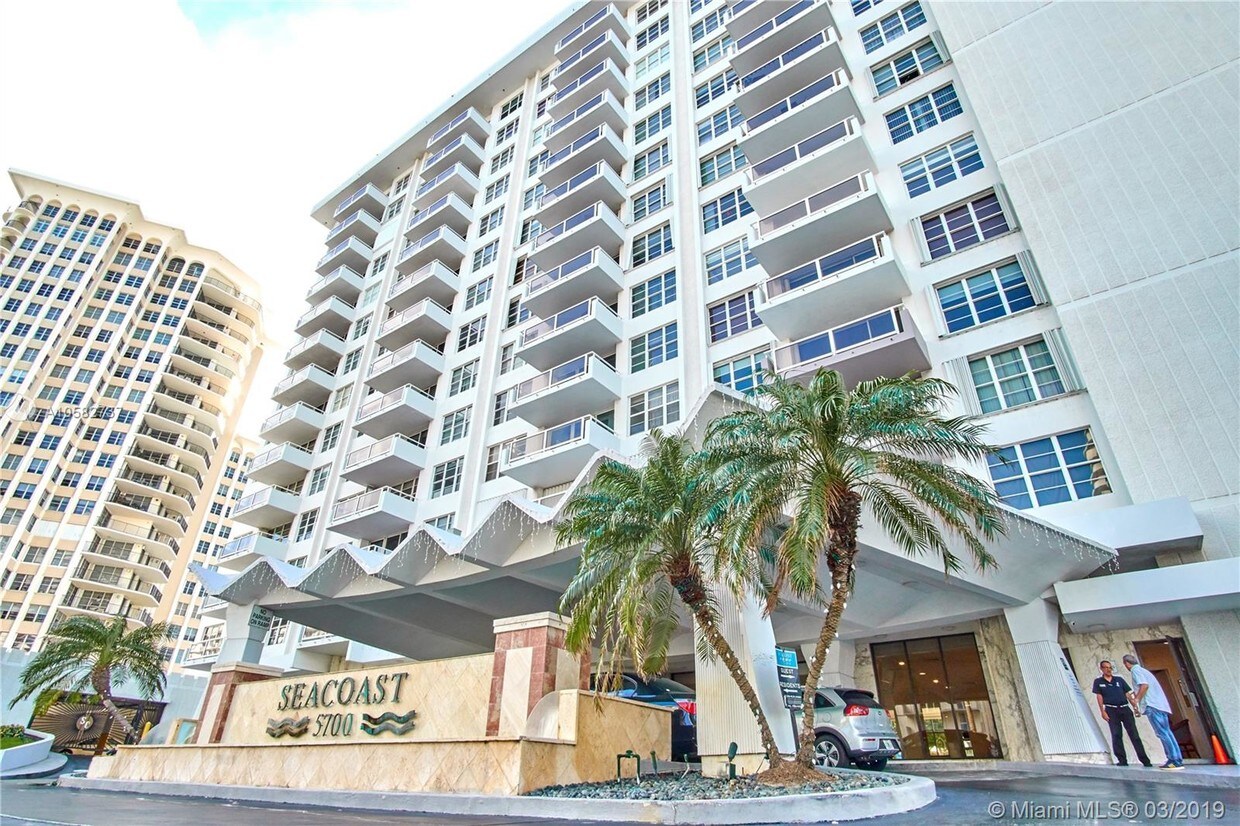 Primary Photo - 5700 Collins Ave