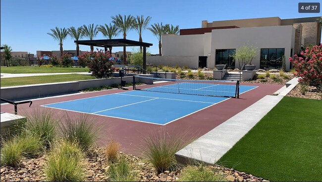 Foto del edificio - 10860 Basquez Ave