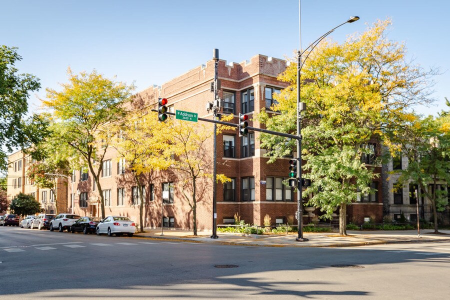 Primary Photo - 1203 W Addison St