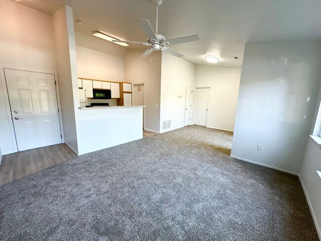 Building Photo - Affordable living at The Westside Apartments!