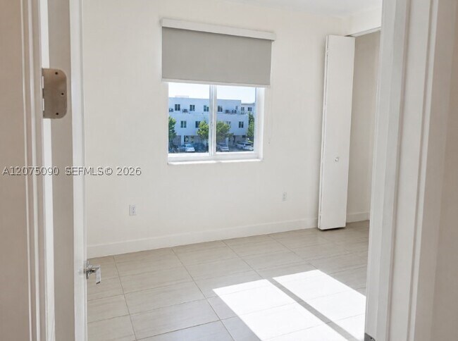Foto del edificio - 6416 NW 102nd Ct