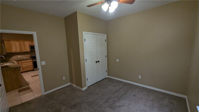 Foto del edificio - 1202 Christian Ave