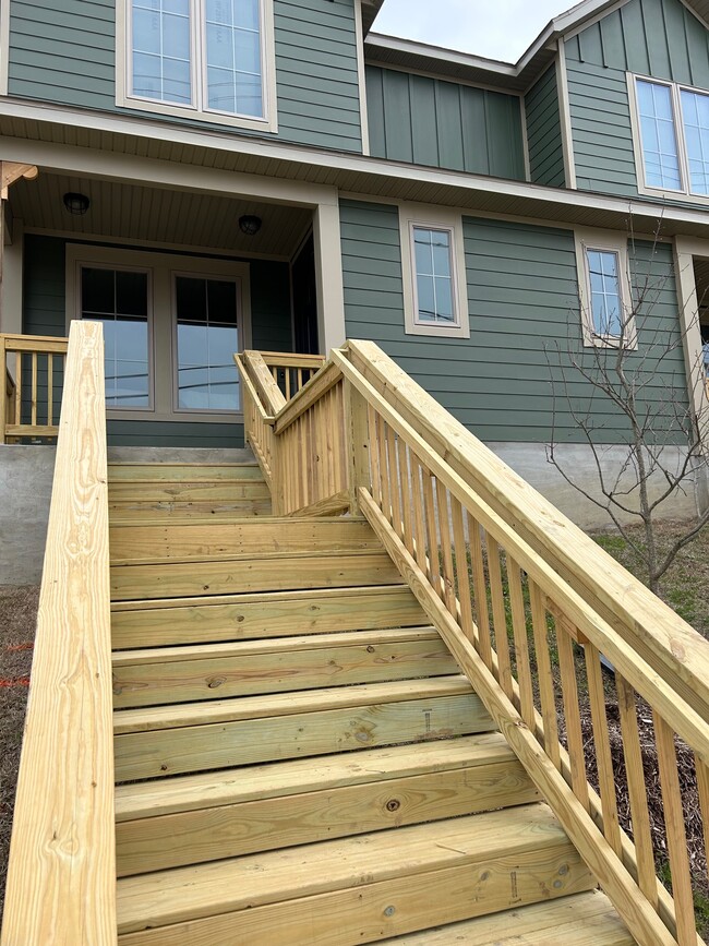 Building Photo - 348 N Fletcher Ave